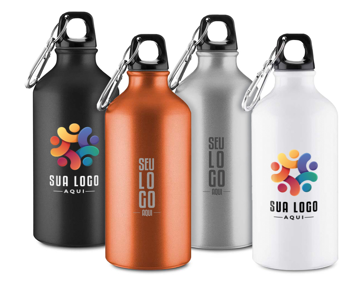 Garrafa em alumínio com capacidade para até 550ml com acabamento mate. Possui tampa rosqueável em plástico e mosquetão metálico acoplado à tampa para transporte.