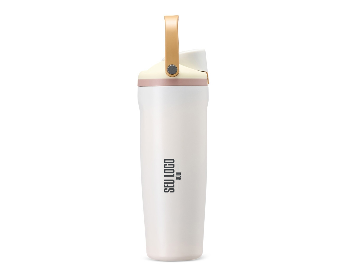 Garrafa térmica em inox com capacidade para até 850ml. Conta com estrutura de parede dupla e vedação a vácuo, ajudando a conservar a temperatura dos líquidos por mais tempo. Possui tampa rosqueável em plástico com protetor para o bocal, botão de acionamento, trava de segurança e alça de mão para transporte. Acompanha canudo para encaixe interno na tampa.