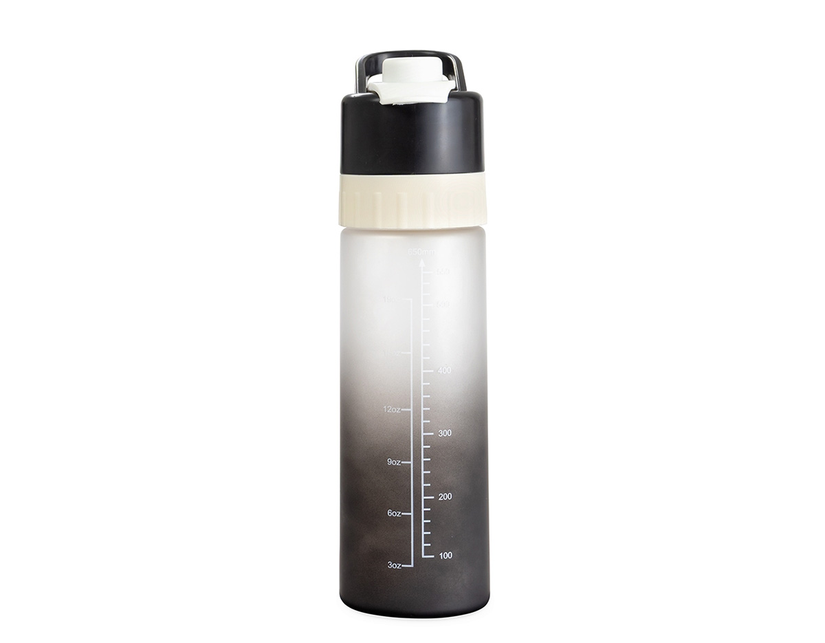 Squeeze em plástico com capacidade de até 650 ml, desenvolvido para unir hidratação e praticidade. Possui borrifador integrado com alavanca de acionamento, ideal para refrescar durante atividades físicas. Conta com marcação de volume, tampa rosqueável com trava de segurança para o bocal e alça fixa que facilita o transporte. Um brinde corporativo funcional, moderno e versátil, perfeito para ações promocionais e uso diário.
