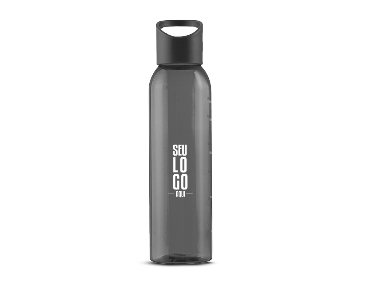 Garrafa produzida em plástico livre de BPA, segura para o uso diário e ideal para acompanhar a rotina de hidratação. Possui capacidade máxima de 700 ml, com marcação de volume impressa até 650 ml, facilitando o controle da ingestão de líquidos. Conta com tampa rosqueável e alça fixa, que garante praticidade no transporte. Um brinde corporativo funcional, leve e versátil, perfeito para ações promocionais e uso contínuo.