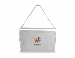 Bolsa térmica confeccionada em TNT 80g/m², leve, prática e ideal para o dia a dia. Possui interior costurado com revestimento em algodão e folha de alumínio, auxiliando na conservação da temperatura de alimentos e bebidas por mais tempo. Uma excelente opção de brinde corporativo funcional, versátil e personalizável para eventos, campanhas promocionais e ações empresariais.