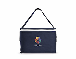 Bolsa térmica confeccionada em TNT 80g/m², leve, prática e ideal para o dia a dia. Possui interior costurado com revestimento em algodão e folha de alumínio, auxiliando na conservação da temperatura de alimentos e bebidas por mais tempo. Uma excelente opção de brinde corporativo funcional, versátil e personalizável para eventos, campanhas promocionais e ações empresariais.